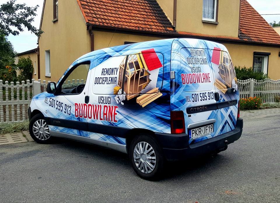 Gotowy samochód po oklejeniu reklamowym