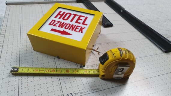 Mały kaseton reklamowy 10 na 10 cm